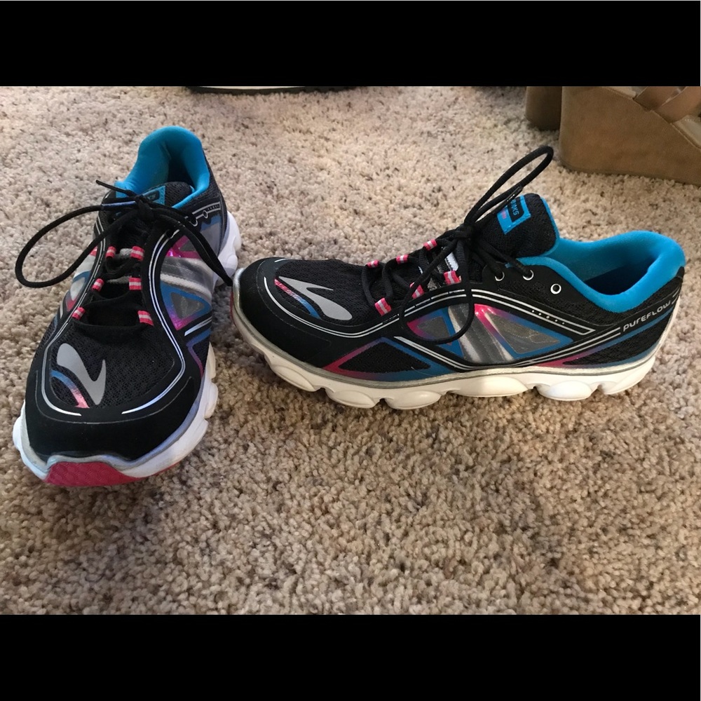Brooks Tennis Shoe
